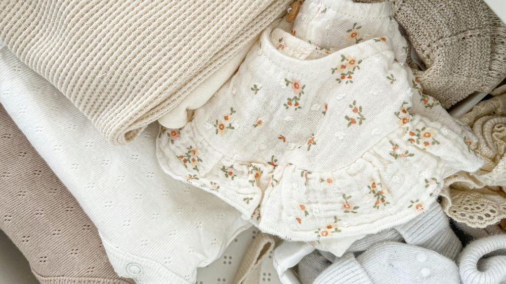 1歳バースデーフォトは家族で撮ろう｜柄物は赤ちゃんだけにする