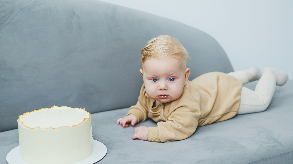クレイケーキとは？ベビーの1歳バースデーで映える作り方と撮影アイデアを紹介｜クレイケーキがベビーの1歳バースデーで選ばれる3つの理由
