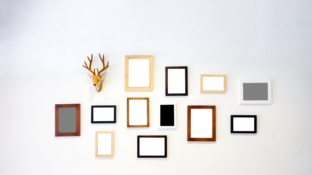 【センス不要】家族写真の飾り方：リビングがおしゃれに整う配置アイデア｜やりがちな4つの失敗例と注意点