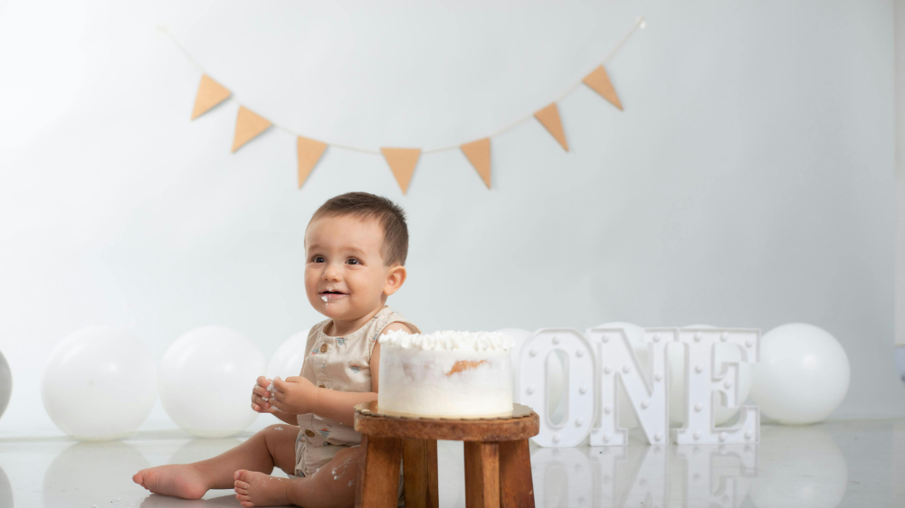 1歳バースデーフォトを安く撮る方法｜1歳バースデーフォトはどれくらいかかる？相場と選べる撮影スタイル