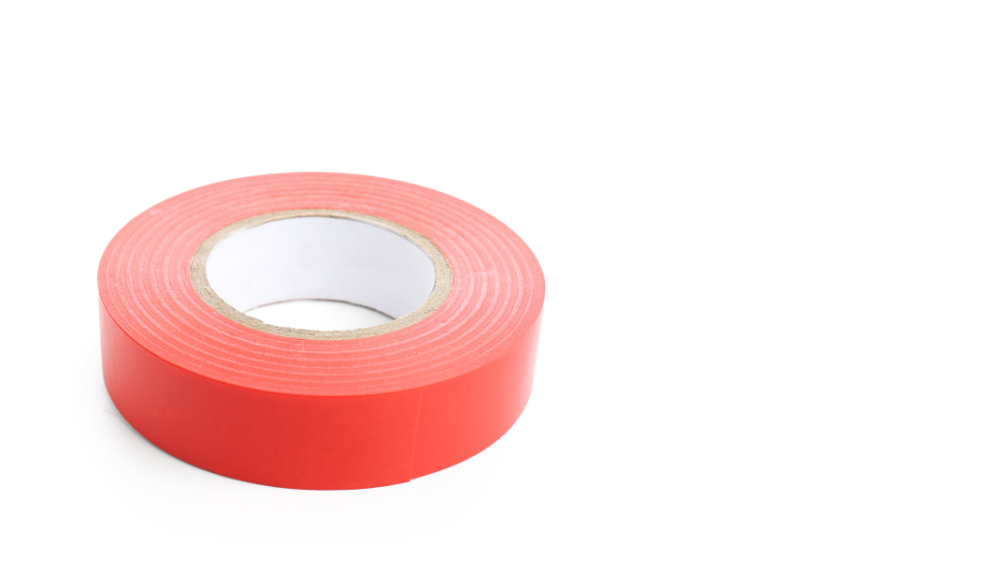 【0歳児の遊び完全ガイド】室内でできる遊び16選：絵の具・スズランテープ活用アイデア｜① スズランテープあそび｜くぐる・引っぱるだけで楽しい