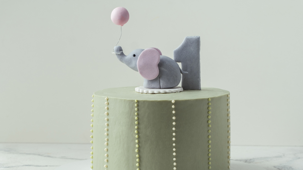 クレイケーキとは？ベビーの1歳バースデーで映える作り方と撮影アイデアを紹介｜100均でも作れる？クレイケーキの材料と土台の選び方