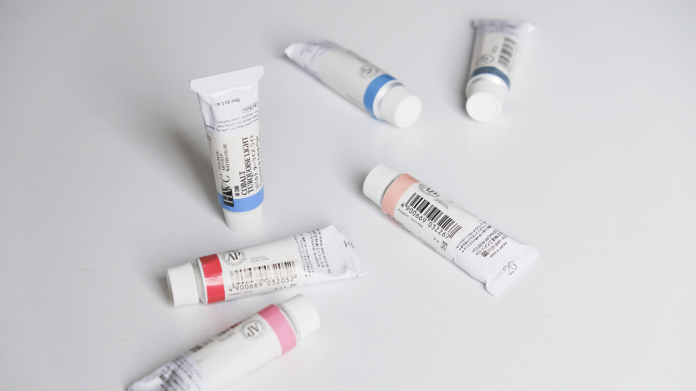 クレイケーキとは？ベビーの1歳バースデーで映える作り方と撮影アイデアを紹介｜粘土や土台、絵の具などの“基本セット”は100均でそろう