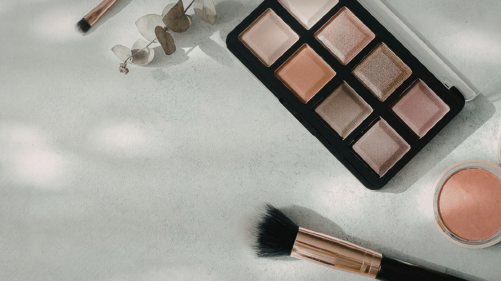 【30代ママ向け】時短メイクは“全部やらない”が正解：5分で整う簡単ルーティン｜もう少し余裕がある日に｜印象が変わる＋1ステップ