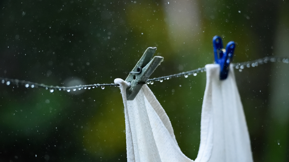 雨の日の洗濯物が乾かない…梅雨を乗り切るママ向け乾かし方アイデア｜雨に濡れた洗濯物、そのまま乾かして大丈夫？｜正しい乾かし方