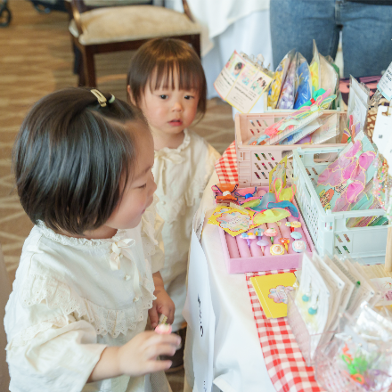 2歳と3歳の息子も楽しめた「お花の手形アート」