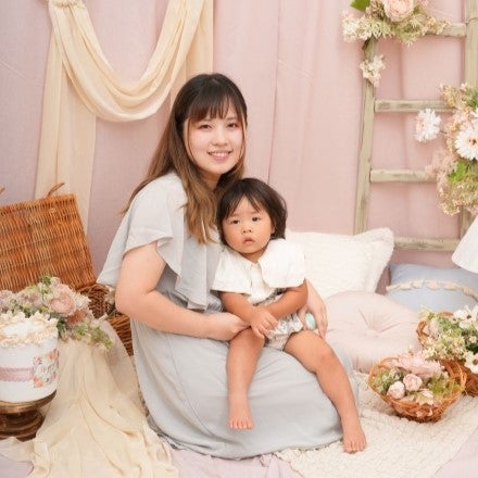 色を選んで描いてみると…!?真剣にクレヨンを選ぶ姿に成長を実感