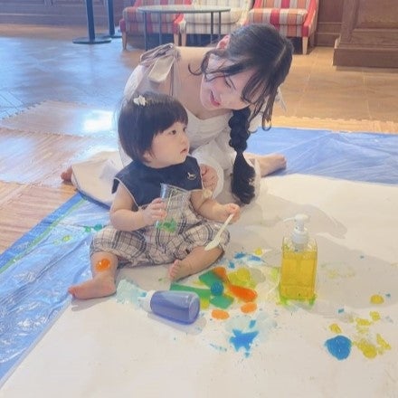 緑と花が美しいフォトブースで日常とは違った写真を思い出に