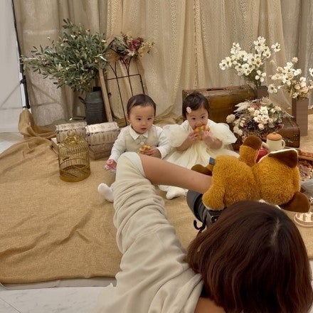 リラックスした笑顔はカメラマンさんとデコレーションのおかげ