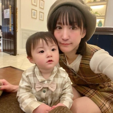 フォトブースは季節感たっぷり！親子のベストショット、次は夫も…