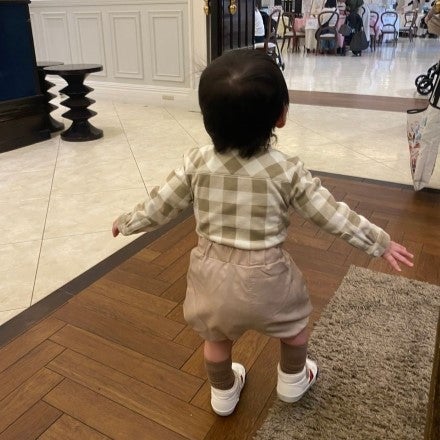 フォトブースは季節感たっぷり！親子のベストショット、次は夫も…