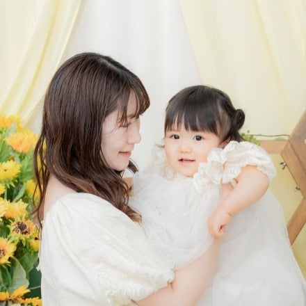 娘のドレスに合わせてママもおしゃれに…いつもと違うおでかけに