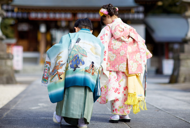 七五三の前撮りはいつする?おすすめ時期と親の服装・後悔しないためのポイントを解説